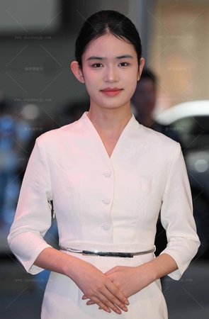 251121-30-49√美-一双肉丝美腿的青春美女