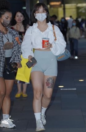 瑜伽短裤妹子(22P)