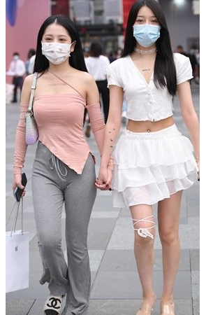 两个逛街的小美女(113P)