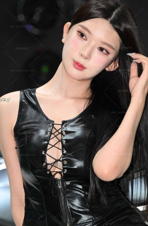 25228-9=57√魅力热裤美女 10P