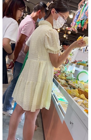 白色连衣裙