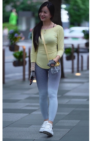 紧身瑜伽裤美女