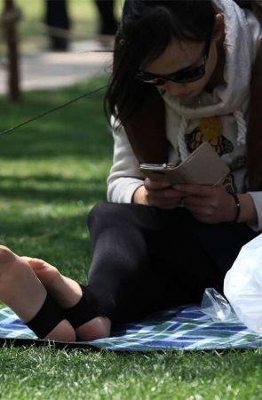 No147 薄如蝉翼，脚趾张开的黑丝挑逗