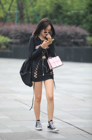 镂空包臀裙 有点性感