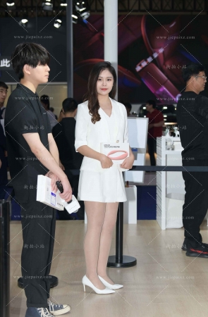 美丽的白裙肉丝礼仪小姐姐 [19P]