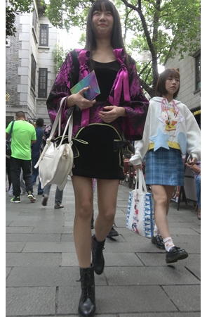 漂亮的长发可爱美女