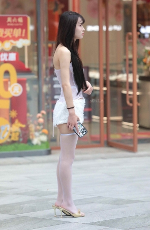 性感白丝街拍高跟