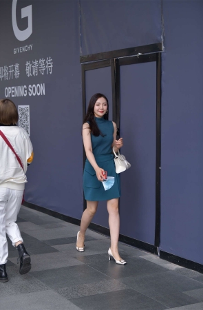 温婉绿色连衣裙