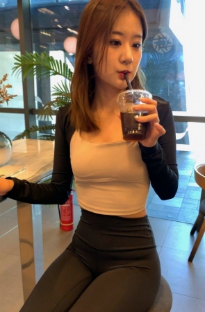 一始街拍作品  黑色瑜伽裤美女 [MP4-23.0GB]