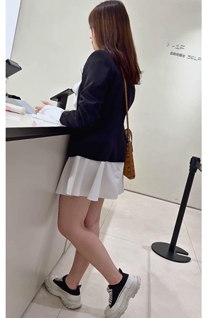 商场里的小美女