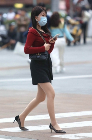 诱惑街拍肉丝高跟shaofu