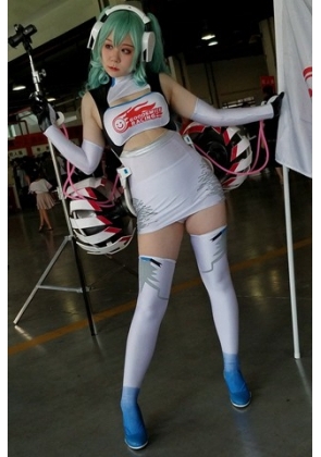 4K – 漫展的可爱cos小女孩 [699 MB/MP4]