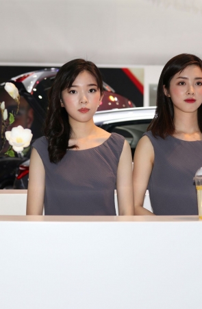 搭讪英菲尼迪柜姐