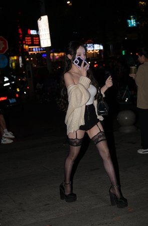 23430-12=38辣妹～热裤吊带黑丝