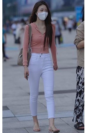 白色紧身裤美女(36P)