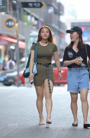 性感墨绿色裹臀裙美女