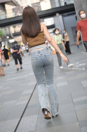 2287-2+75饱满的紧牛小姐姐 14P