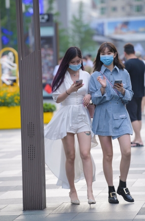 美腿高跟小姐姐