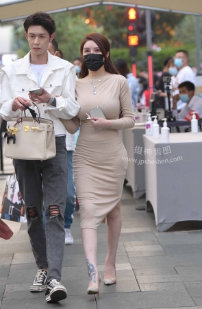 2261-29+113前凸后翘的女人【套图➕视频】 22P