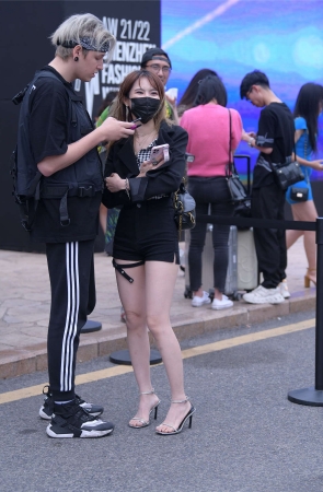 时尚短西装外套