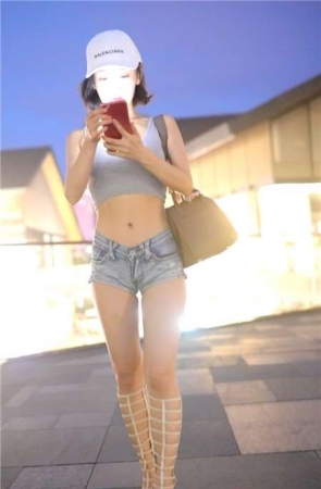 丰满美女模拍5 [2.62 GB]