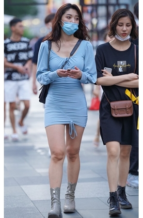 蓝色包臀裙美女(27P)[277M/JPG]