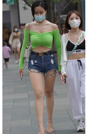 绿色一字抹胸装美妇【套图+视频】