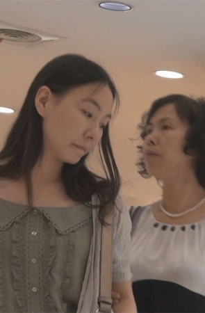 人美足靓，脚姿丰富无遗漏