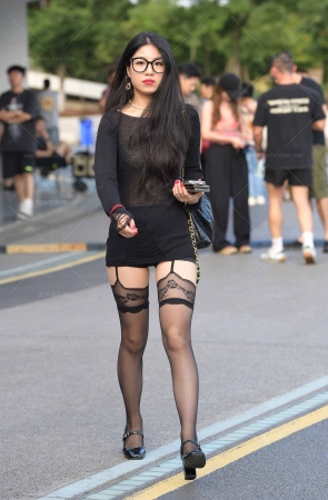 24616-16=65√性感黑丝美女 12P