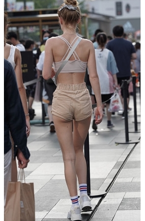 外国短裤妹子(15P)[160M/JPG]