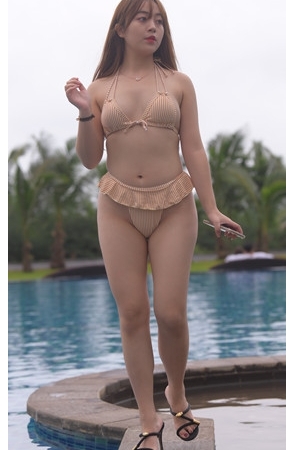 （视频）丰腴比基尼美女[7.98G/MP4]