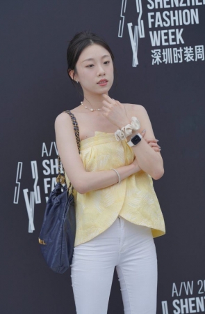 一字肩白色牛仔裤 [111P-1.71GB]