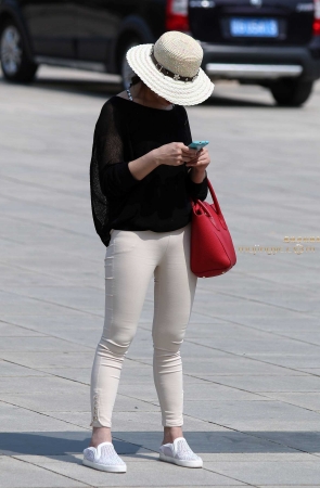 第204篇紧身米裤，小礼帽 —-16P