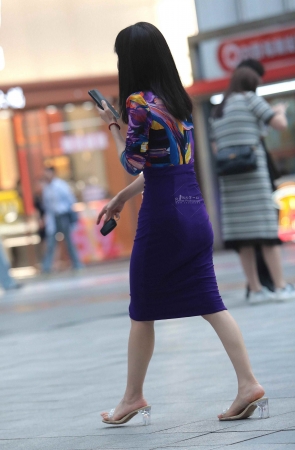 街拍高跟少妇