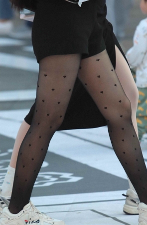 黑丝街拍少妇-16P