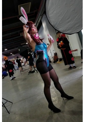 4K – 漫展上的cos美眉 [662 MB/MP4]