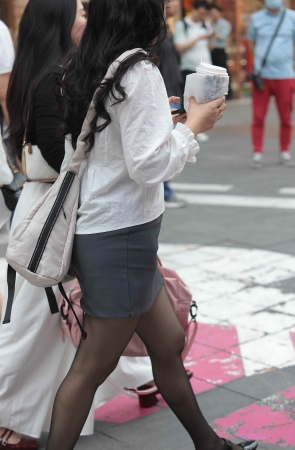 性感街拍黑丝少妇