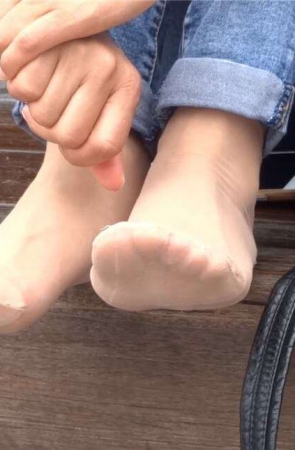 抽丝了的丝袜 [335 MB/MP4]