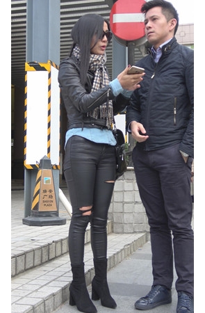 皮衣皮裤墨镜妹子