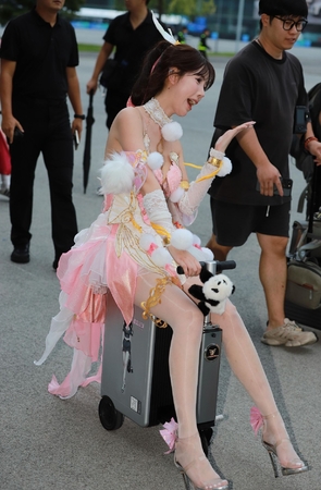 油丝古风动漫装网红-小哈娜