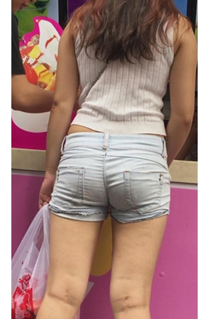 热裤浅牛美妇