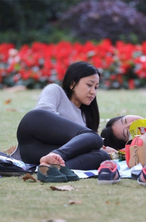 No974 典雅端庄的美女，露脚侧躺的姿势分外诱惑 第2套