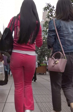 粉色运动套装知性街拍美女姐姐