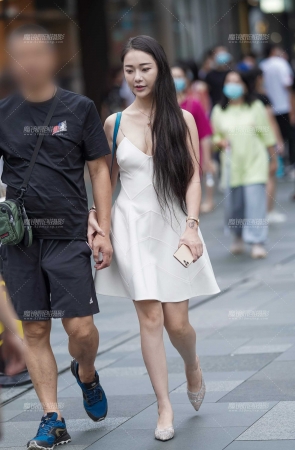 酥胸美背 尽显女人味