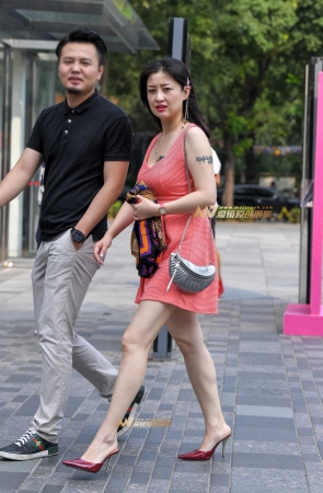 性感高跟凉拖少妇