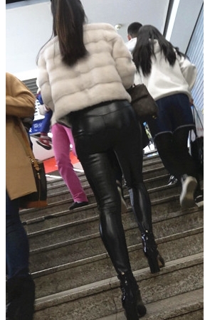 皮裤紧身美女[747M/MP4]