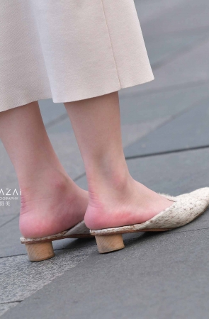 A2073-11+26/万万没想到，她还穿了薄肉丝 6P