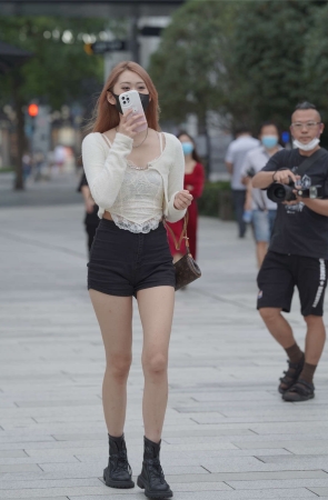 黑白搭配显身材