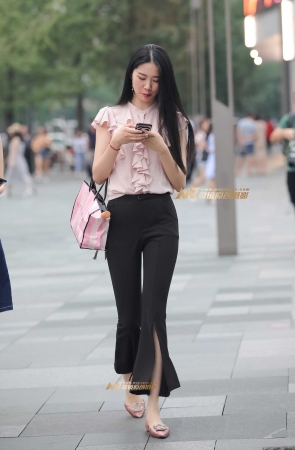 身姿曼妙 让人心动不已