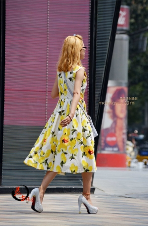 9-20 碎花连衣裙